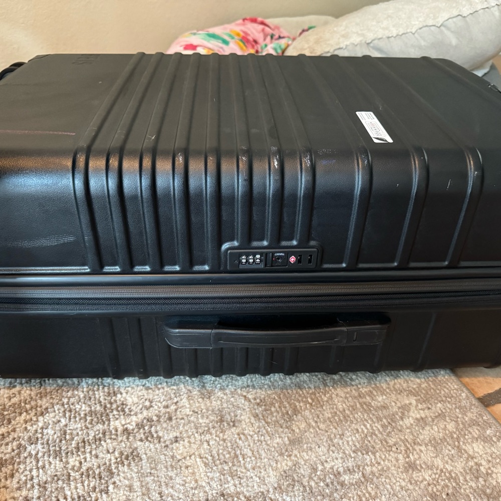Beis Large black luggage